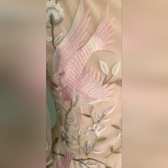 Too Tang Embroidered Gown Size M - Picture 4 of 6